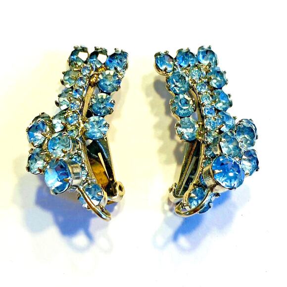 Vintage Clip On Earrings Silver & Light Blue Rhinestones Mid Century Jewelry - Picture 1 of 8